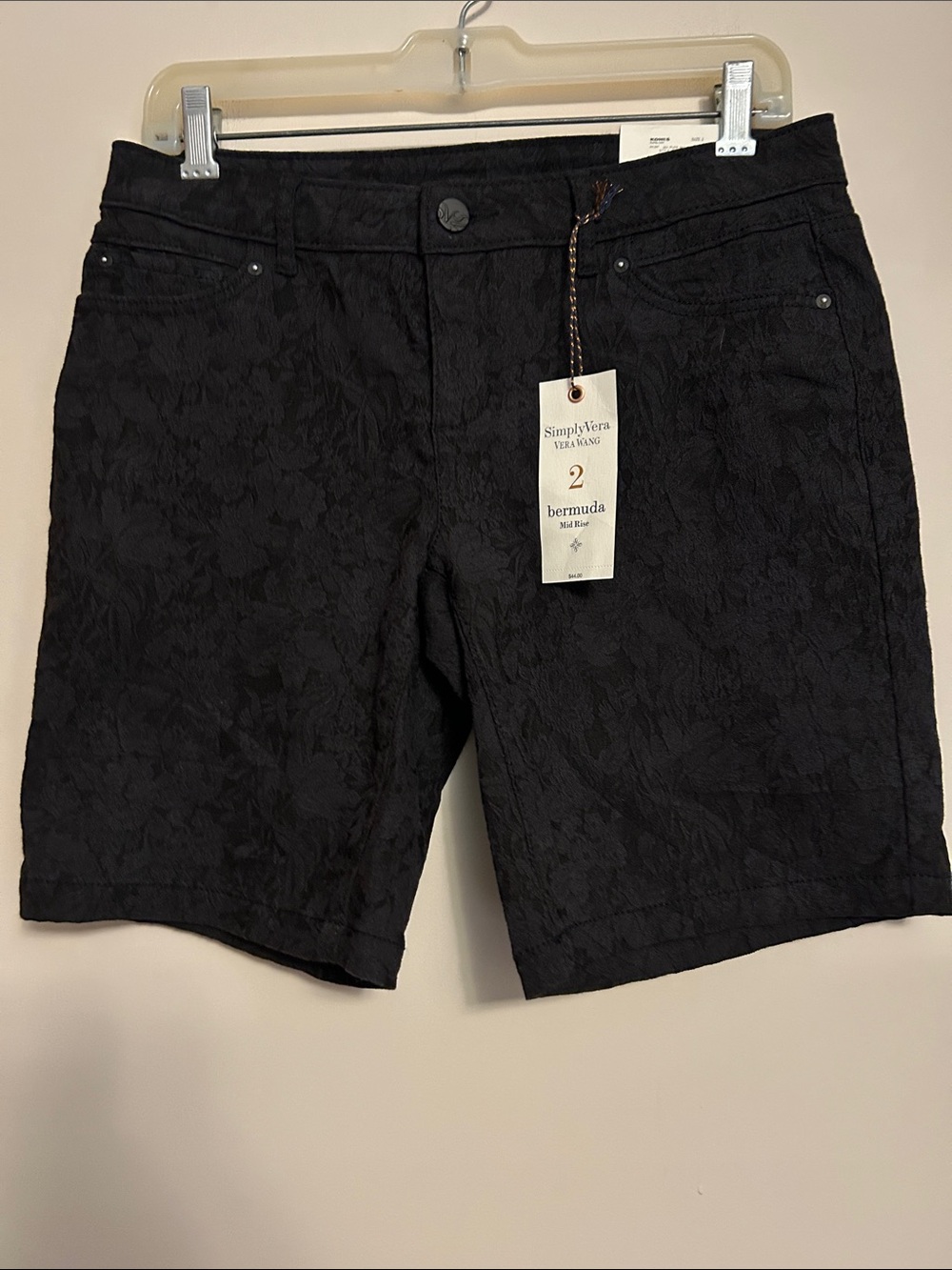 Simply Vera (Vera Wang) black midrise front close Bermuda short new w/tag size 2